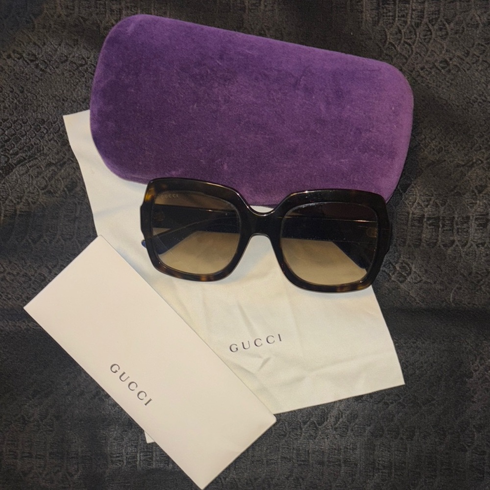 Gucci women’s Brown Gradient Oversized Sunglasses - Picture 4 of 9